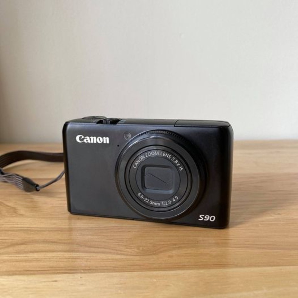 Canon Powershot S90